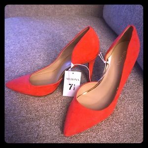 Coral point toe pumps